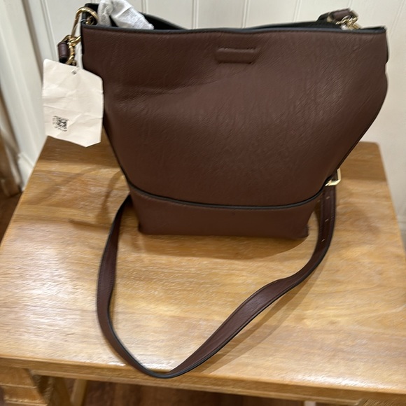 Calvin Klein - Picture 2 of 3